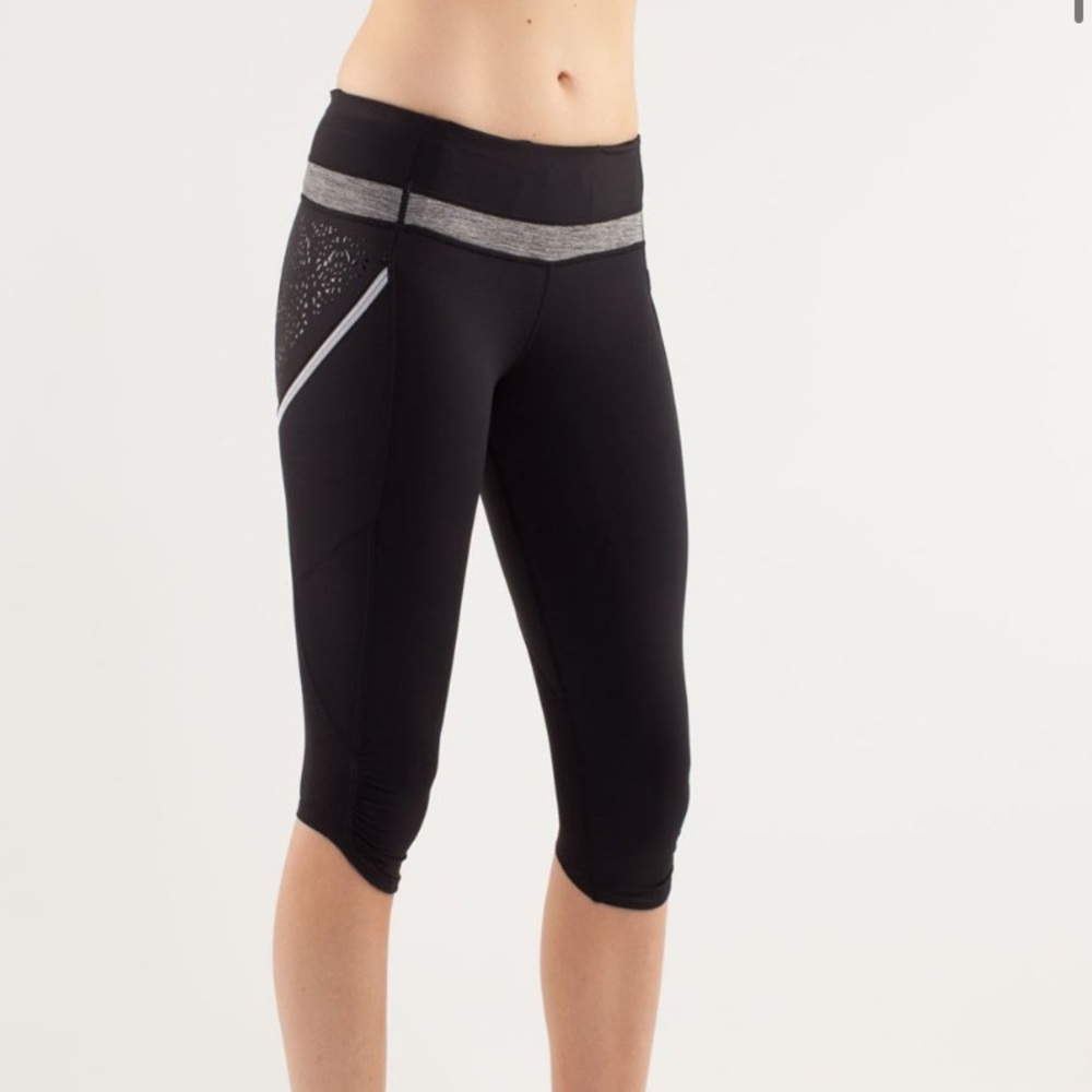 LULULEMON |Athletica Black Cropped Leggings with Gray Accents
